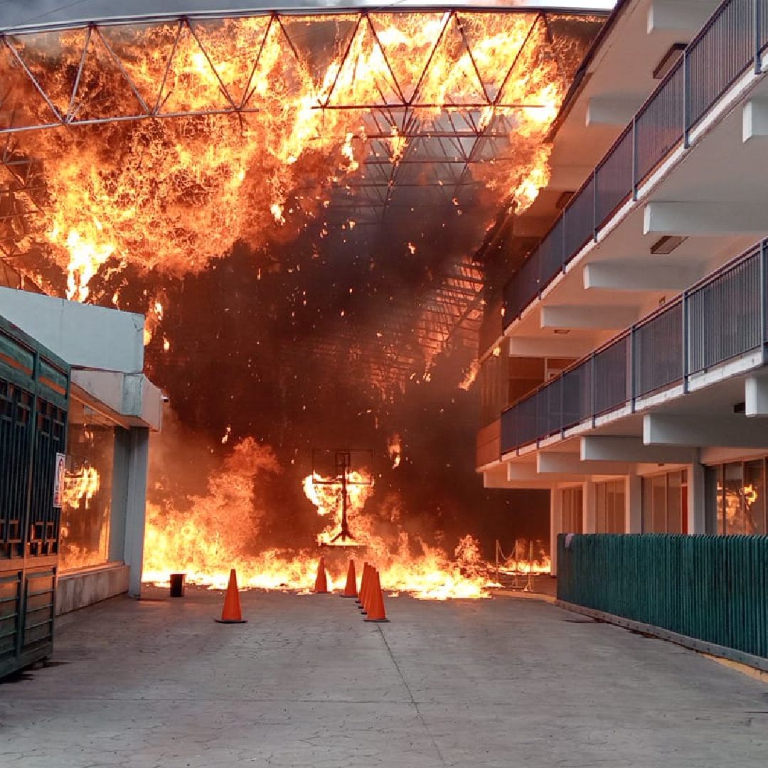 Incendio en escuela de Metepec Foto: @MetepecGobierno
